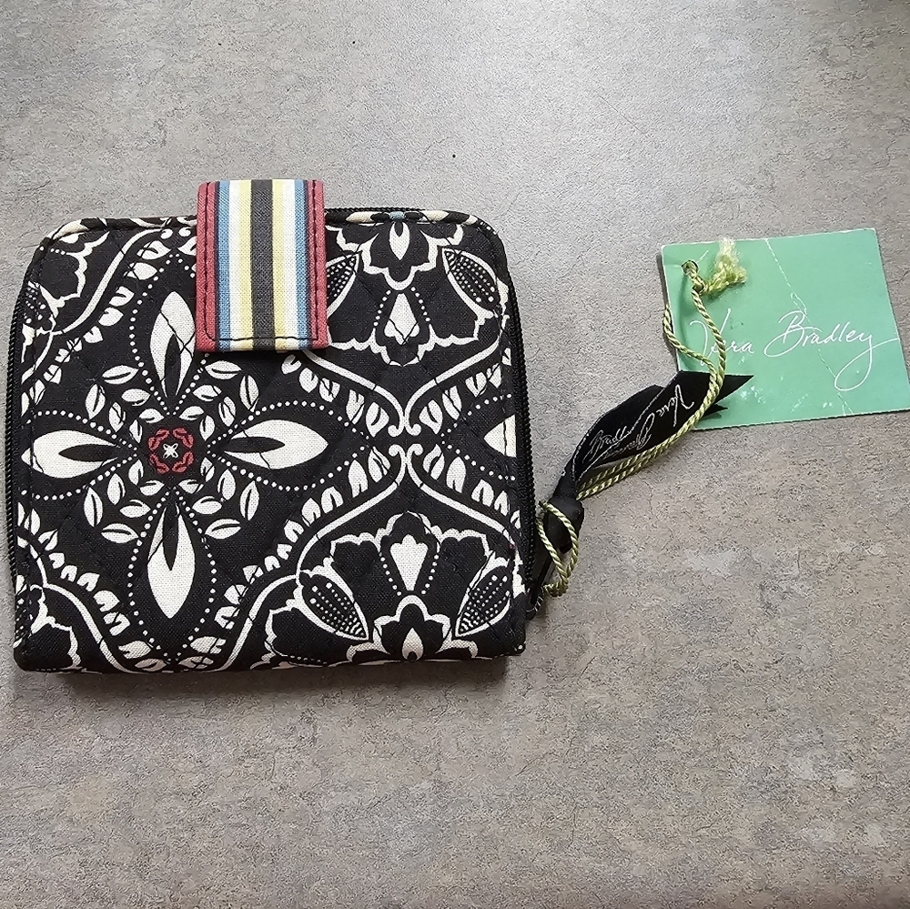 Vera Bradley Womens Zip Around Wallet Black White Floral Quilted Folding 4 x 4.5